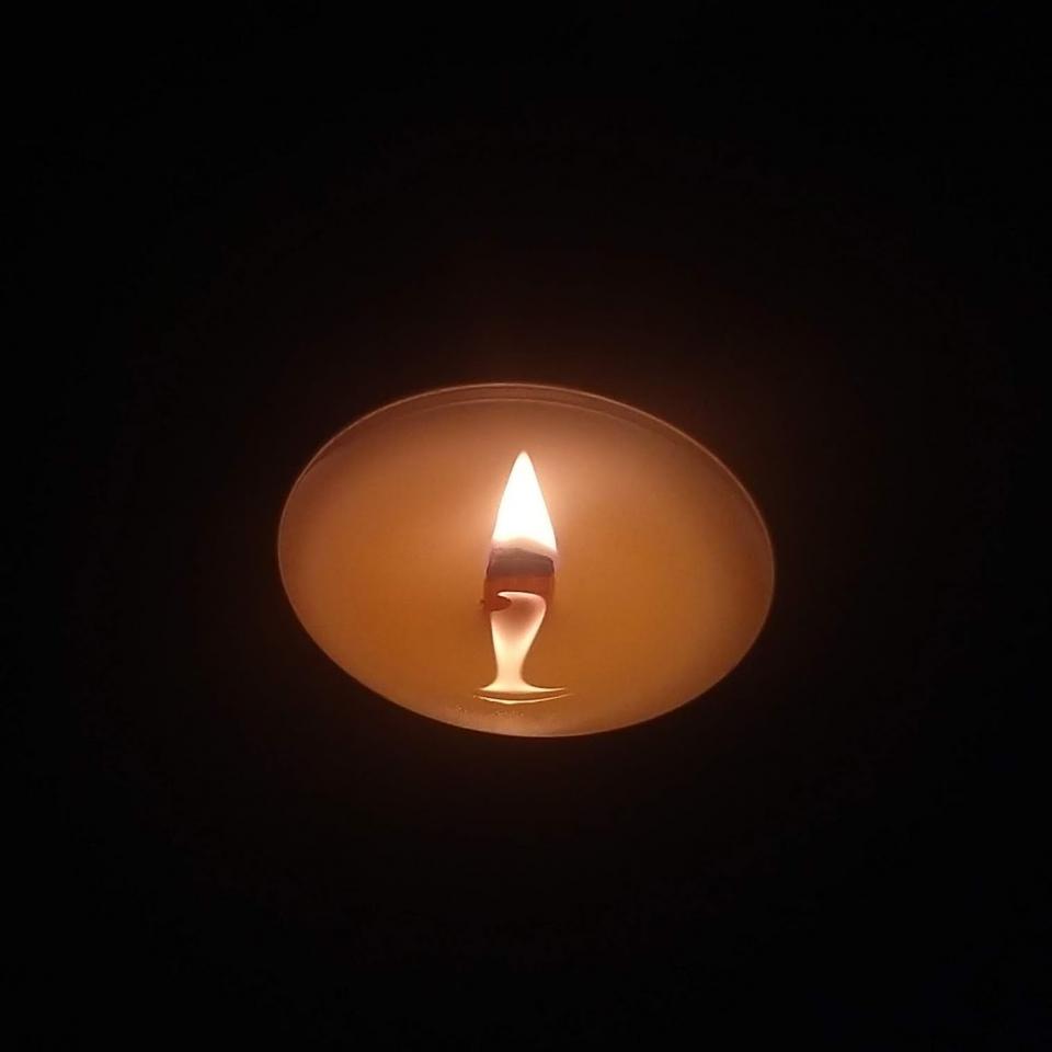 wooden wick candle